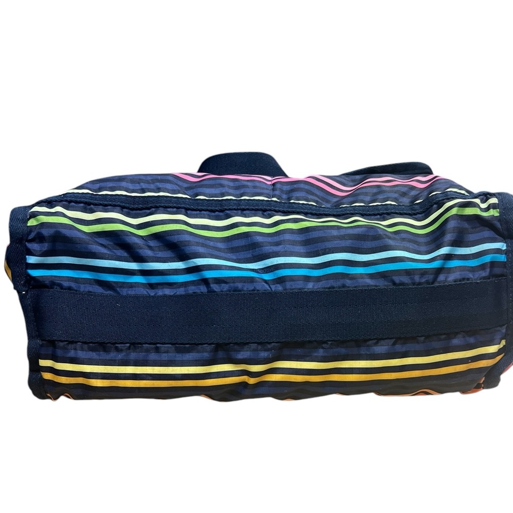 LeSportsac Essential Baby Weekender Bag Diaper Tote, excellent condition - Picture 3 of 8